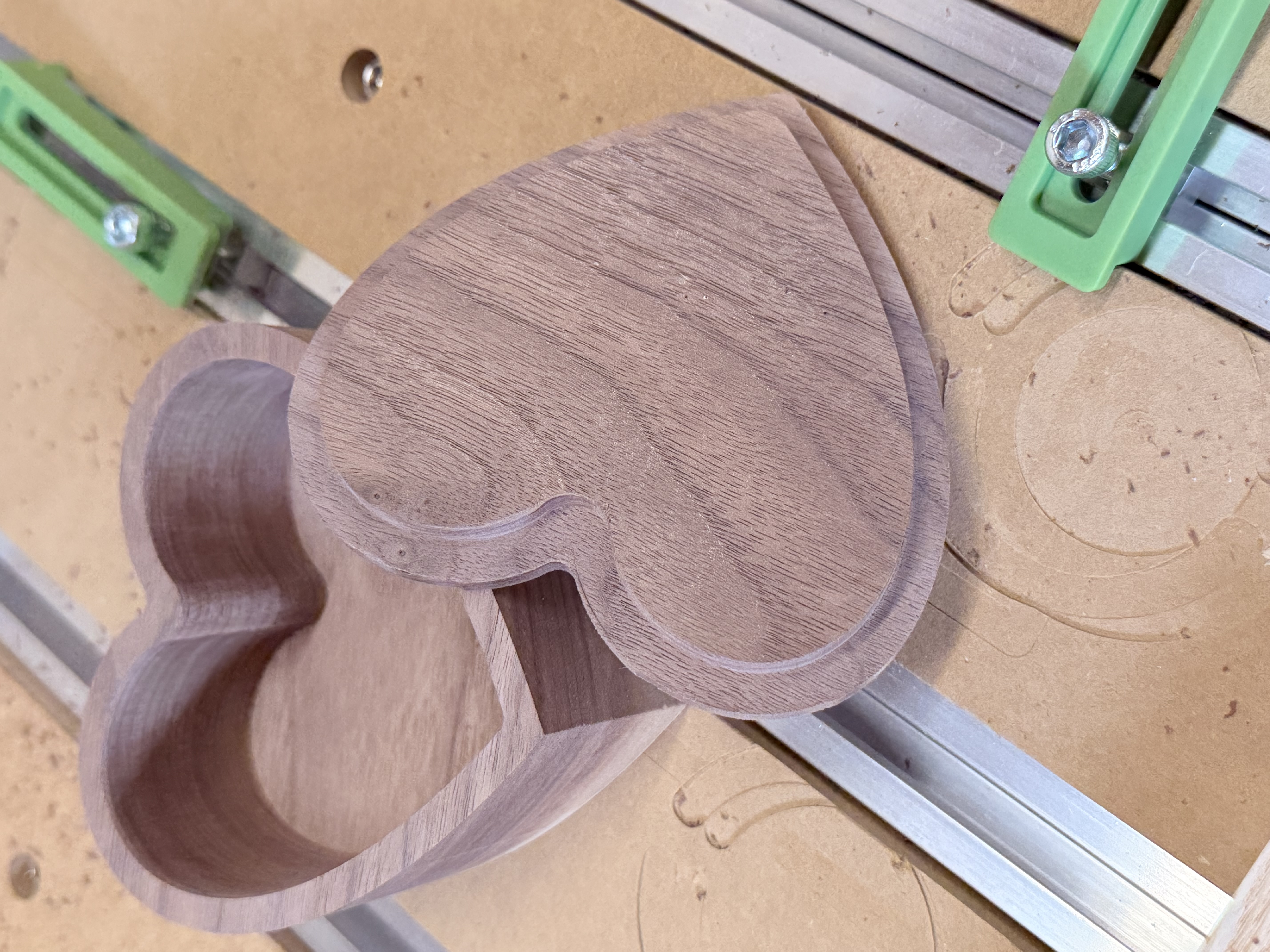 Lidded heart box